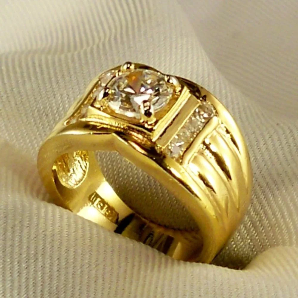 NEW Round Cut Cubic Zirconias Gold DESIGNER Ring